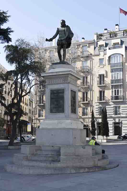 32 - Madrid - monumento a Miguel de Cervantes
